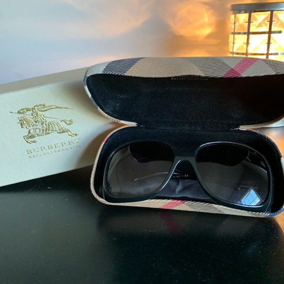 Burberry sunglasses - Picture 4 of 11